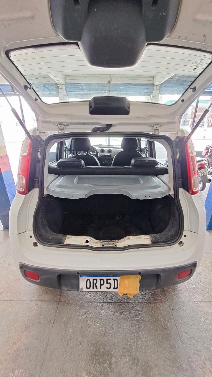 FIAT UNO 1.0 VIVACE PORTA-MALAS ABERTO